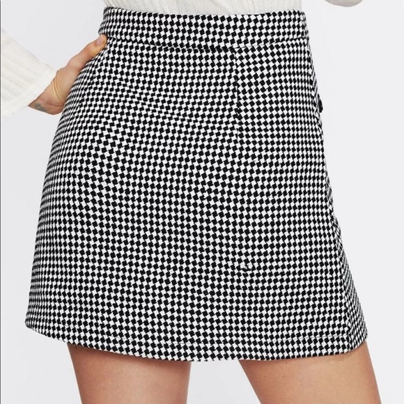 Black and White Mini Skirt - Picture 2 of 2